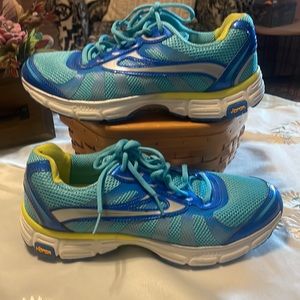 Obeo-Aero Womens athletic shoes NWOT